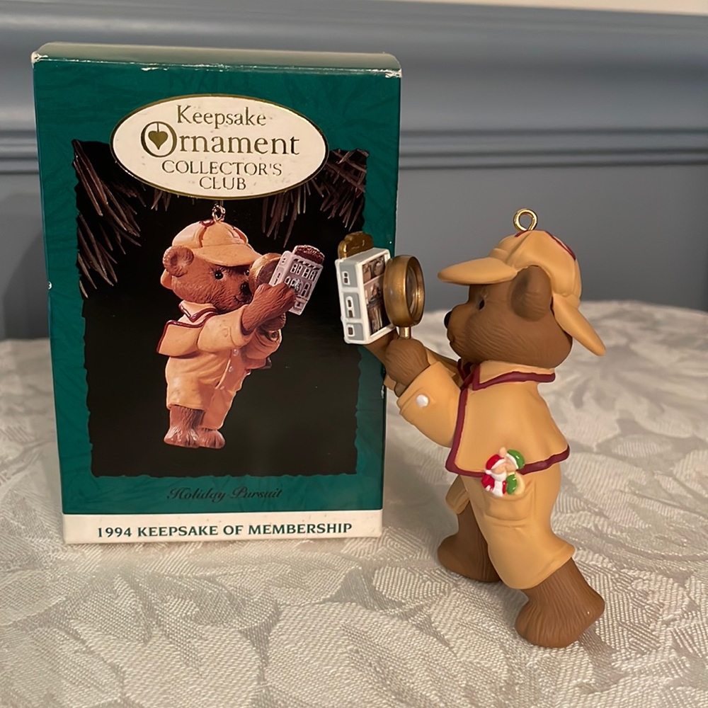 1994 Collector’s Club “Holiday Pursuit” Hallmark ornament
